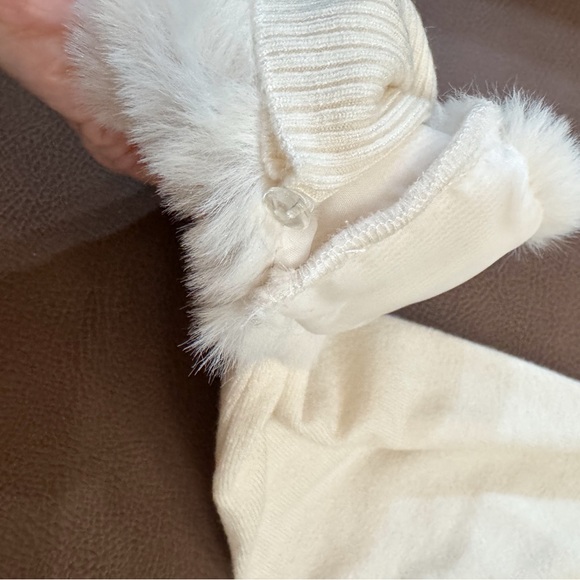 ANNE KLEIN Faux Fur Cardigan Sweater NWT size L
Non smoking/No Pets - Picture 6 of 10